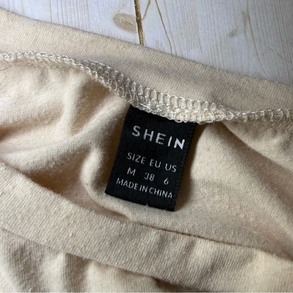 SHEIN Cream Los Angeles Graphic Crop Top - Picture 3 of 3